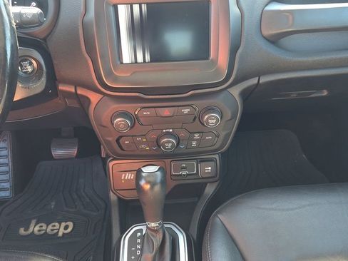 Used 2018 Jeep Renegade Limited w/ Trailer Tow Group image 9