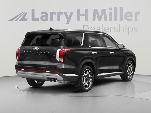 Used 2025 Hyundai Palisade Limited FWD image 2