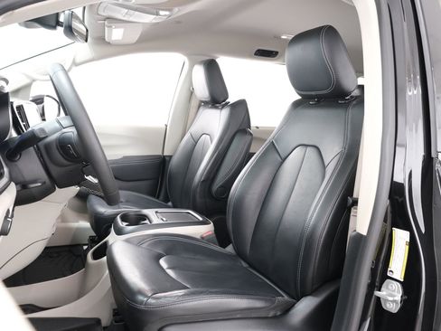 Used 2022 Chrysler Pacifica Touring-L FWD image 27