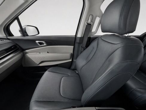 Certified 2025 Kia Carnival FWD image 30