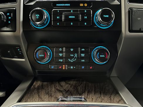 Used 2019 Ford F250 Lariat w/ Lariat Ultimate Package image 27