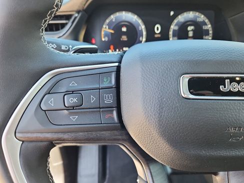 New 2026 Jeep Grand Cherokee Altitude AWD/4WD image 11