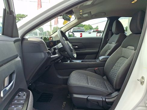 Certified 2025 Nissan Kicks SV AWD/4WD image 14