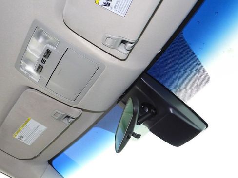 Used 2018 Toyota Avalon XLE w/ Preferred Accessory Package image 17