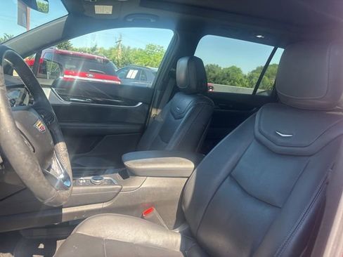 Certified 2023 Cadillac XT6 Premium Luxury FWD image 3