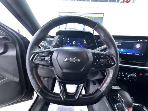 Used 2025 Chevrolet Trax RS w/ Sunroof Package image 15