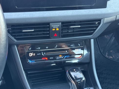 Used 2025 Volkswagen Jetta SE FWD image 20