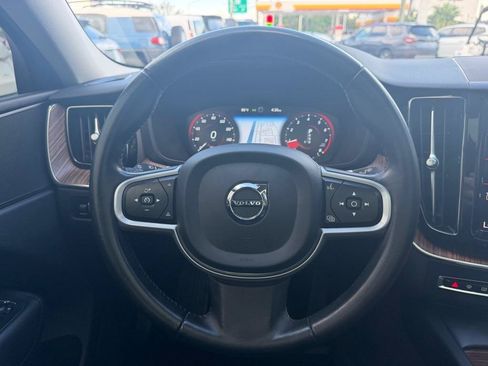 Used 2021 Volvo XC60 T5 Momentum w/ Premium Package FWD image 19