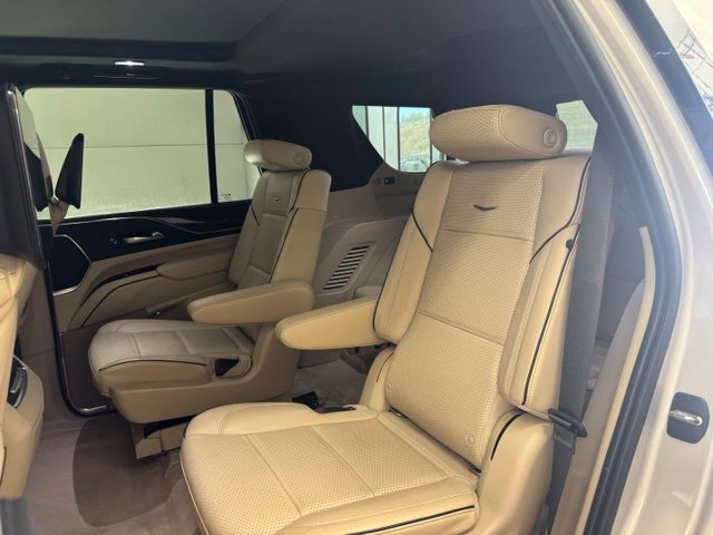 Used 2021 Cadillac Escalade Premium Luxury w/ Performance Package AWD/4WD image 19