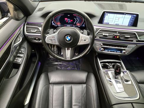 Used 2022 BMW 740i w/ M Sport Package image 21