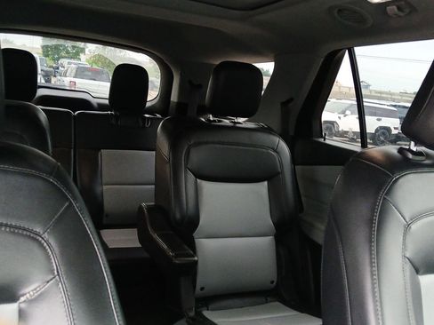 Used 2022 Ford Explorer XLT w/ Equipment Group 202A RWD image 15
