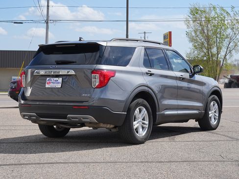 Used 2023 Ford Explorer XLT w/ Equipment Group 202A AWD/4WD image 3