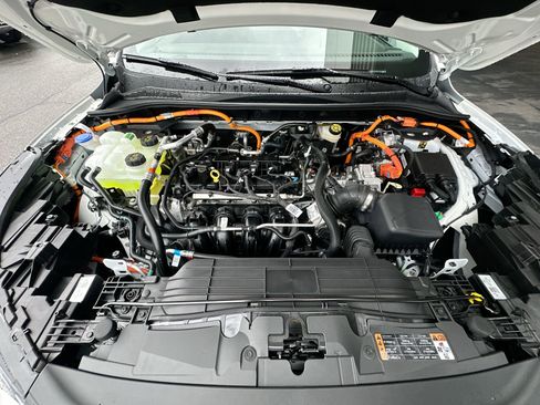 New 2025 Ford Escape SE FWD image 37
