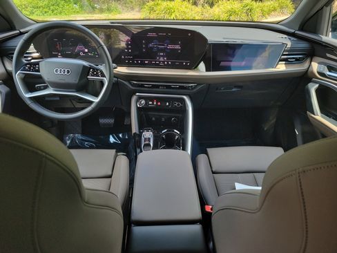 Certified 2025 Audi Q5 Prestige AWD/4WD image 12