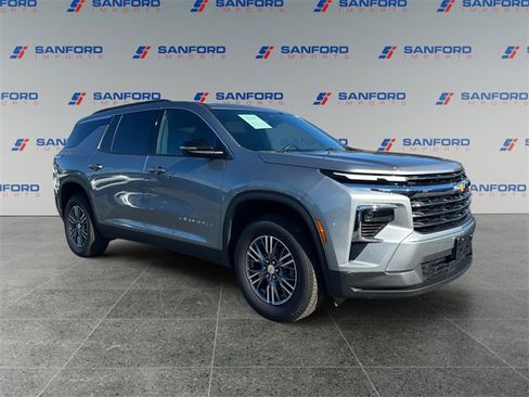 Used 2024 Chevrolet Traverse LT image 7