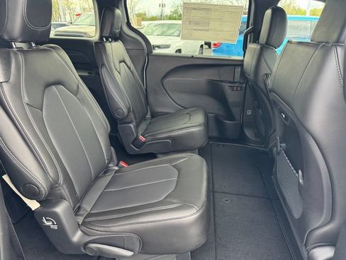 New 2027 Chrysler Pacifica Select FWD image 14