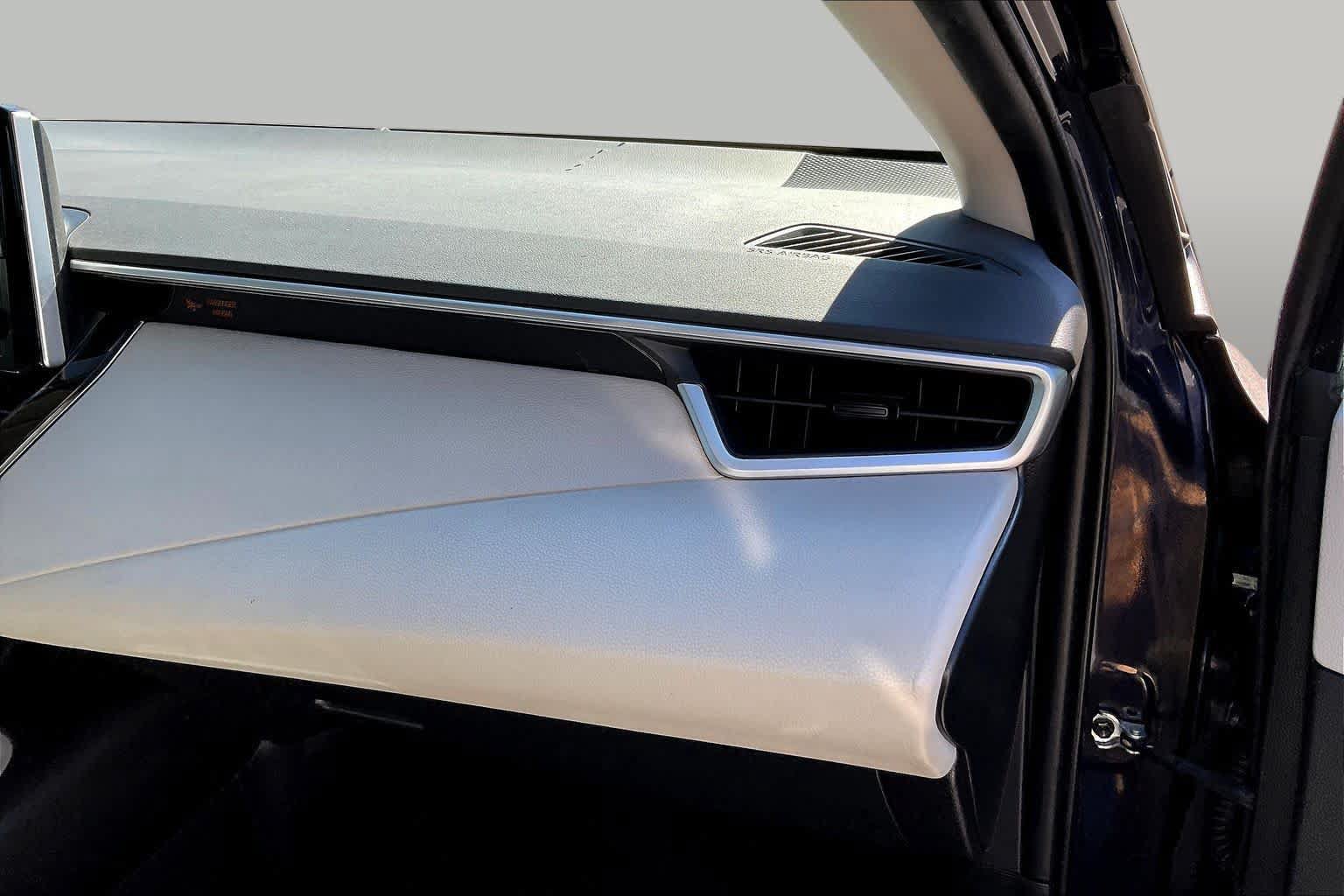 Used 2021 Toyota Corolla LE FWD image 18