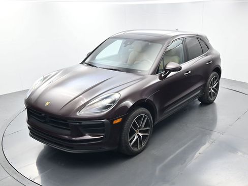 Certified 2025 Porsche Macan AWD/4WD image 29