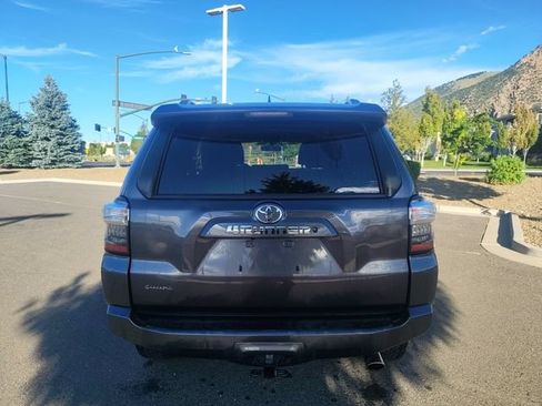 Used 2018 Toyota 4Runner SR5 AWD/4WD image 4