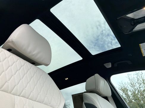 Used 2025 BMW X7 M60i image 22