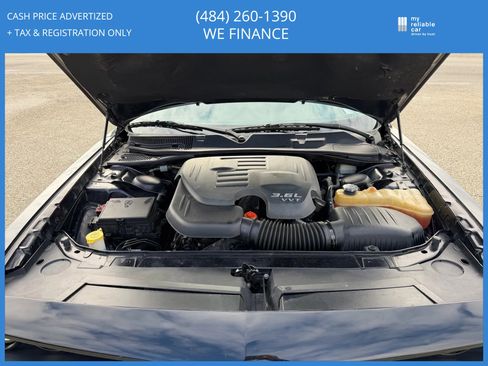 Used 2015 Dodge Challenger SXT image 10