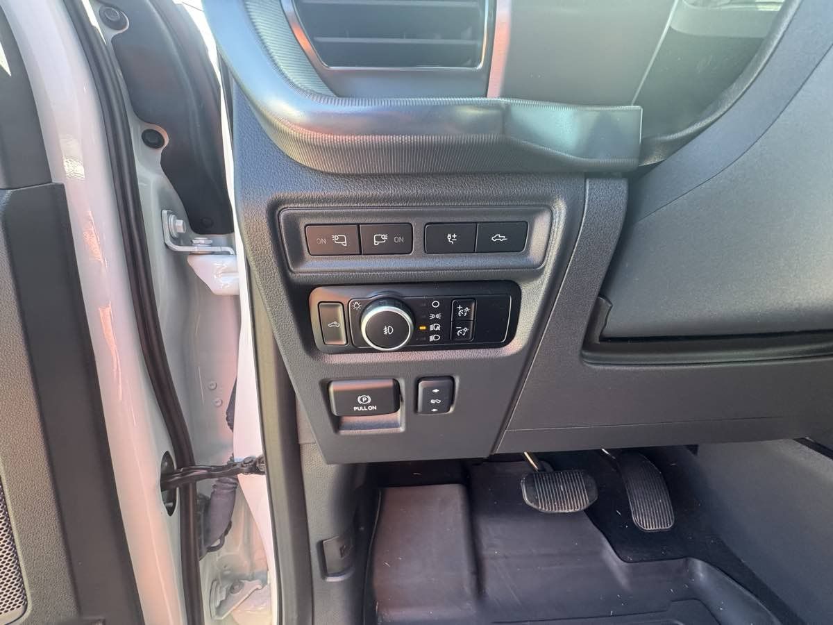 Used 2024 Ford F150 Platinum w/ FX4 Off-Road Package AWD/4WD image 13