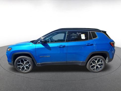 Used 2025 Jeep Compass Limited image 4