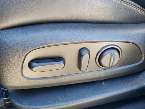 Used 2022 GMC Terrain SLT w/ Infotainment Package II image 19