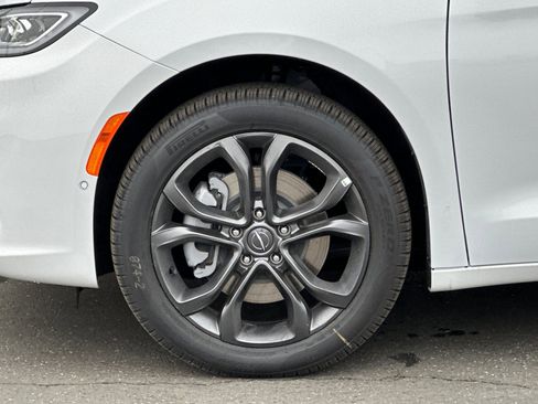 New 2026 Chrysler Pacifica Select image 26