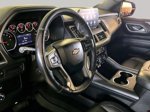 Used 2021 Chevrolet Suburban LT w/ Luxury Package RWD image 15
