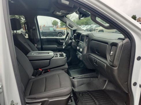 Used 2024 GMC Sierra 2500 Pro w/ Convenience Package image 8