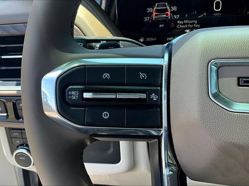 Used 2025 GMC Yukon XL Denali AWD/4WD image 19