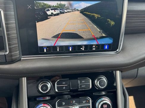 Used 2022 GMC Yukon Denali RWD image 10