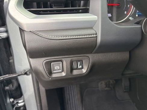 Used 2023 GMC Acadia SLE w/ Driver Convenience Package FWD image 18