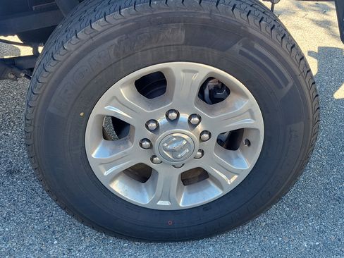 Used 2024 RAM 2500 Big Horn image 10