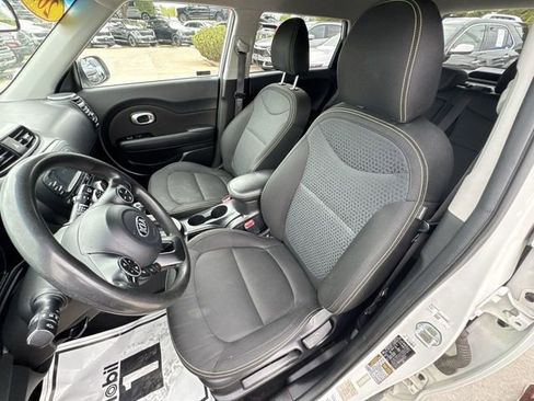Used 2016 Kia Soul + FWD image 12