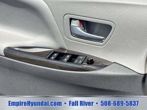 Used 2018 Toyota Sienna XLE w/ XLE Navigation Package AWD/4WD image 20