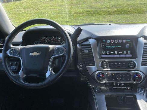 Used 2016 Chevrolet Suburban LT RWD image 15