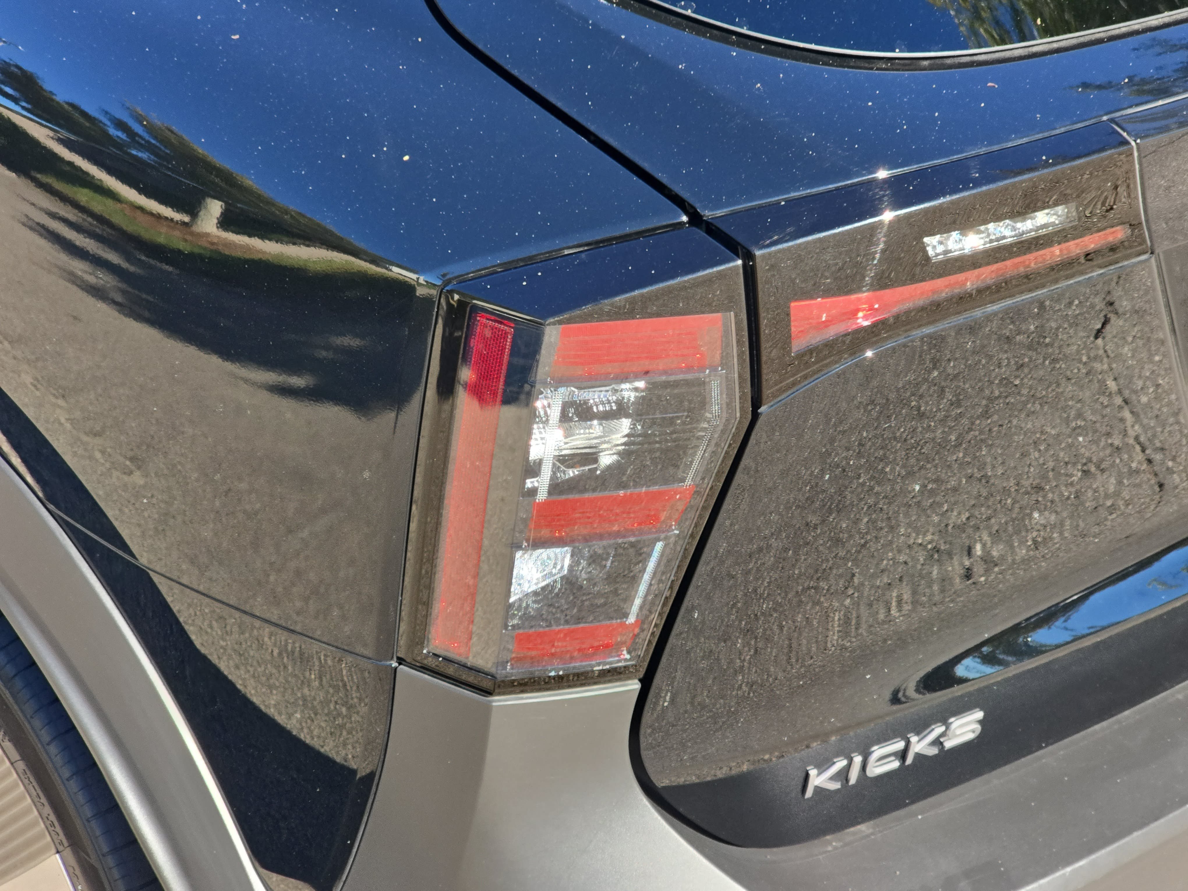 Used 2025 Nissan Kicks SR FWD image 33