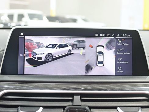 Used 2022 BMW 750i xDrive w/ Executive Package AWD/4WD image 19
