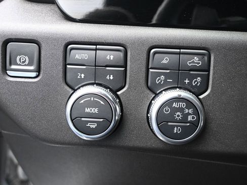 Used 2024 GMC Sierra 1500 SLT w/ SLT Premium Package AWD/4WD image 16