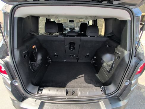 Used 2018 Jeep Renegade Latitude w/ UConnect 8.4 Nav Group AWD/4WD image 16