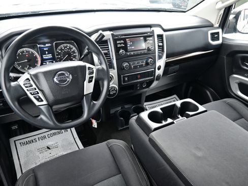 Used 2018 Nissan Titan SV image 20