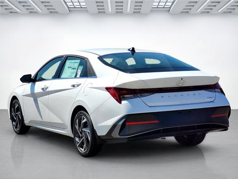 New 2026 Hyundai Elantra Limited FWD image 6