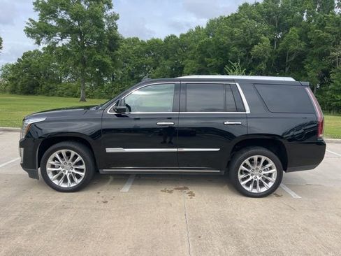 Used 2020 Cadillac Escalade Premium Luxury image 3