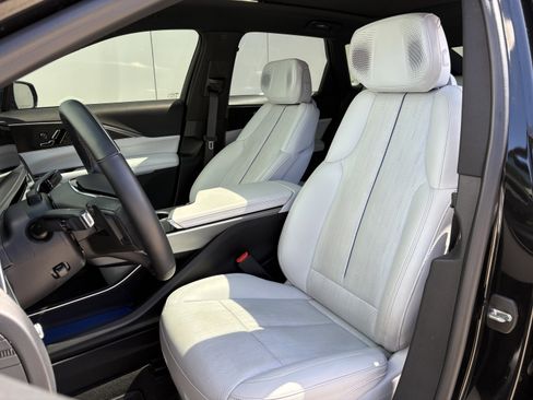 Certified 2024 Cadillac Lyriq Luxury AWD/4WD image 12