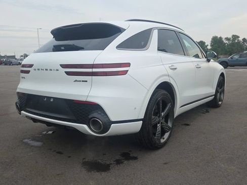 Used 2022 Genesis GV70 3.5T Sport w/ Sport Prestige Package AWD/4WD image 9