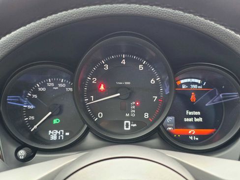 Used 2025 Porsche Macan AWD/4WD image 25