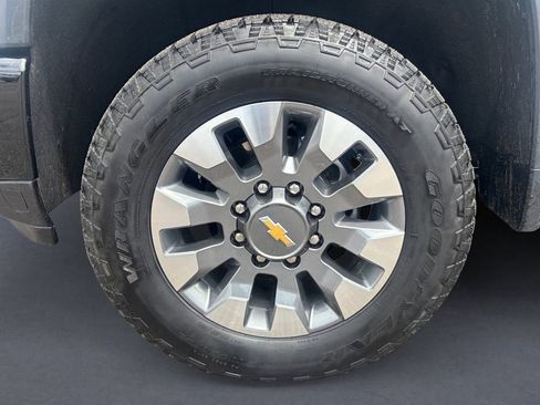 Used 2024 Chevrolet Silverado 2500 Custom w/ Custom Value Package AWD/4WD image 9