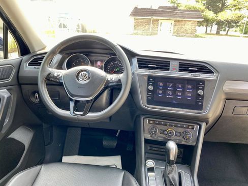 Used 2021 Volkswagen Tiguan SEL image 3